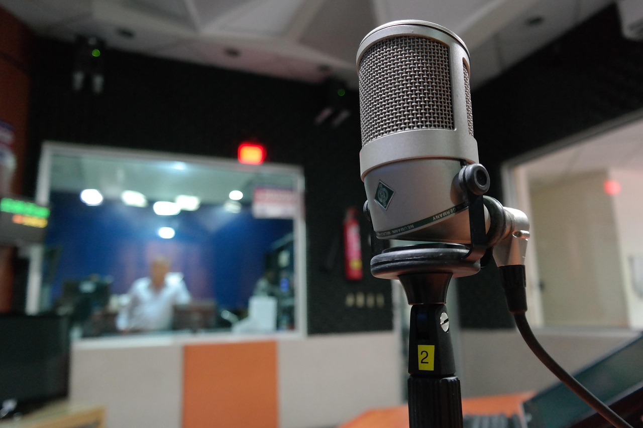 À l’occasion de leur installation dans un bâtiment neuf et lumineux, les enfants, les parents et les enseignants de l’école des Trembles partagent leurs émotions et leurs découvertes dans une série de podcasts participatifs. Une aventure éducative pleine de fierté et de curiosité.